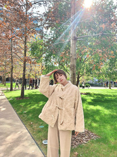 Komorebis 刷花兔毛小立领牛角扣短外套可爱气质