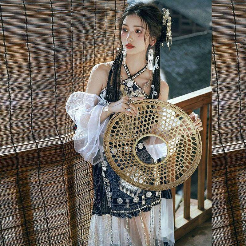 云南贵苗疆少QIG数民族服装族苗女特色舞蹈演出女服苗州寨少摄影