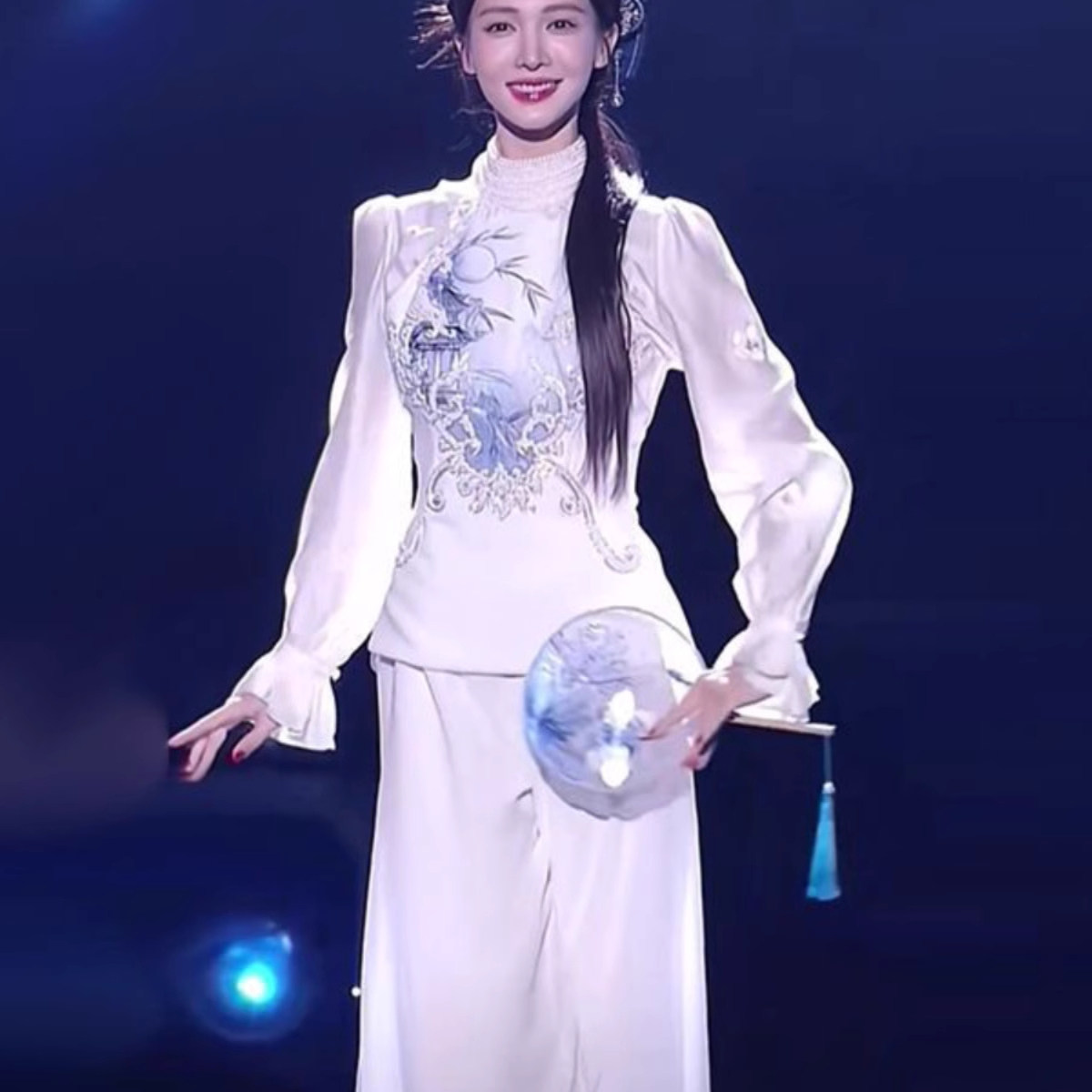金晨同款古典舞青花瓷国风舞蹈服