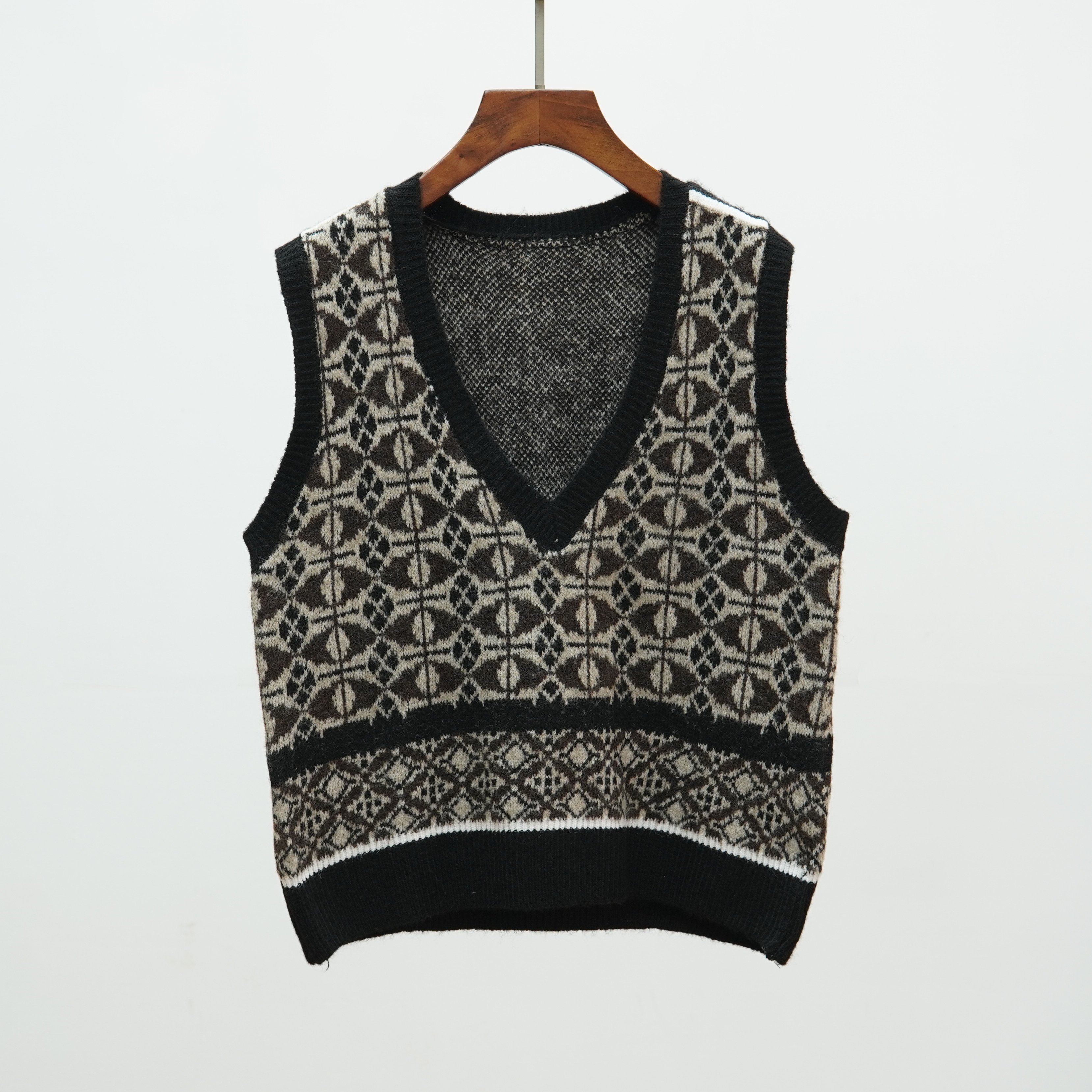 762 2025新款秋冬V领提花棋盘格针织马甲背心女士叠穿坎肩上衣