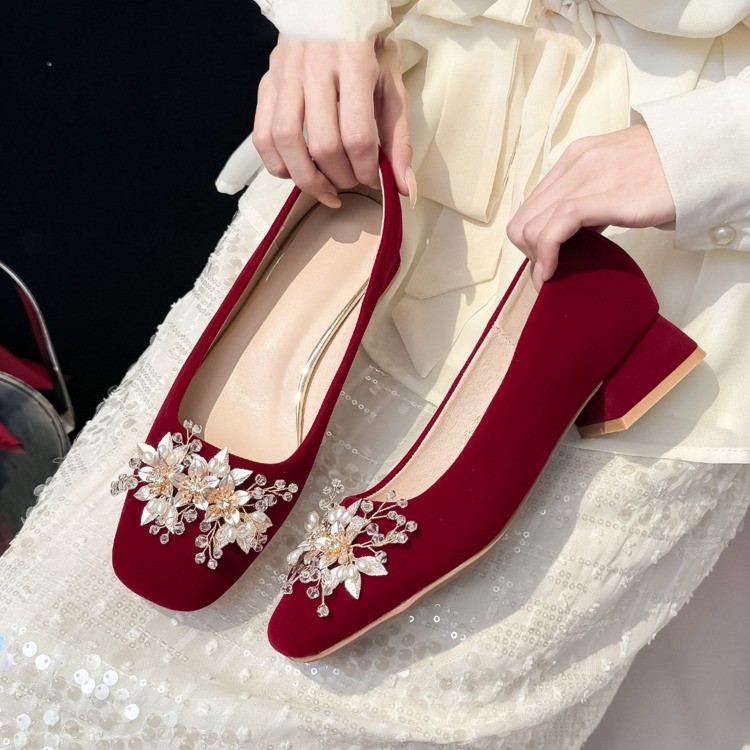酒红色水钻花朵婚鞋女2025年粗跟
