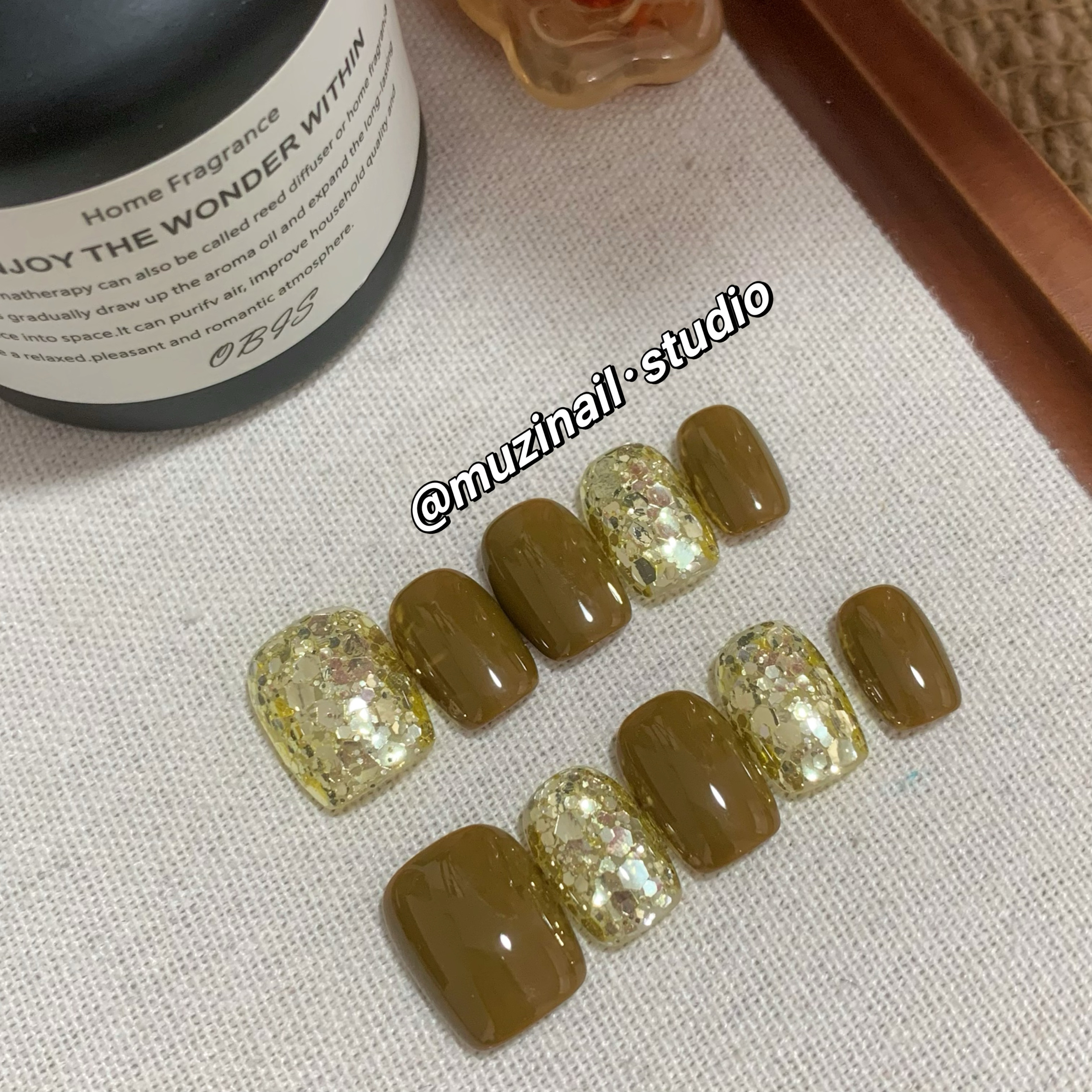 【MUZI穿戴甲】浅黄亮片手工定制美甲小众ins成品短款美甲高级感