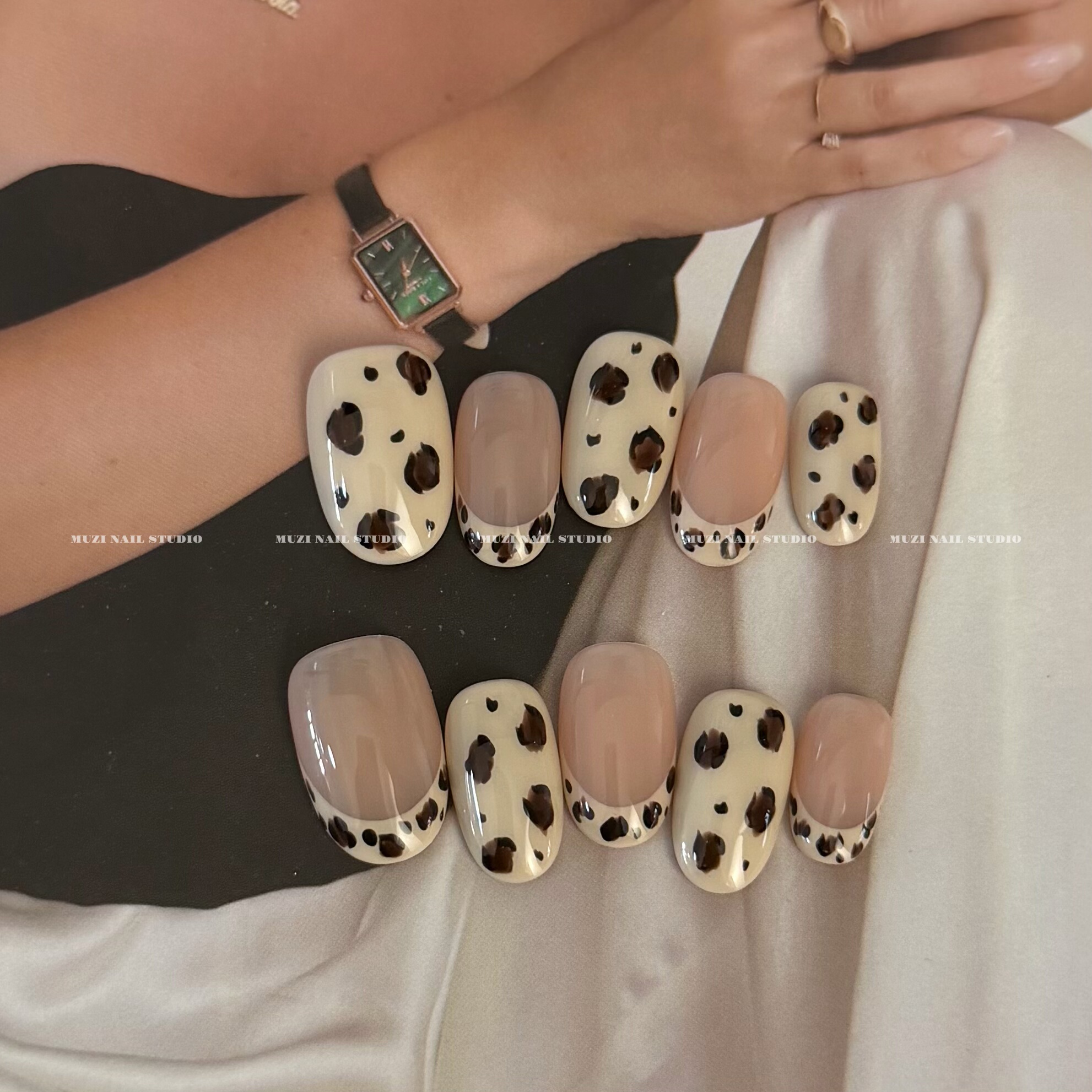 MUZINAIL·【小野猫】纯手工定制美甲海莉月光粉美甲爆闪轻奢