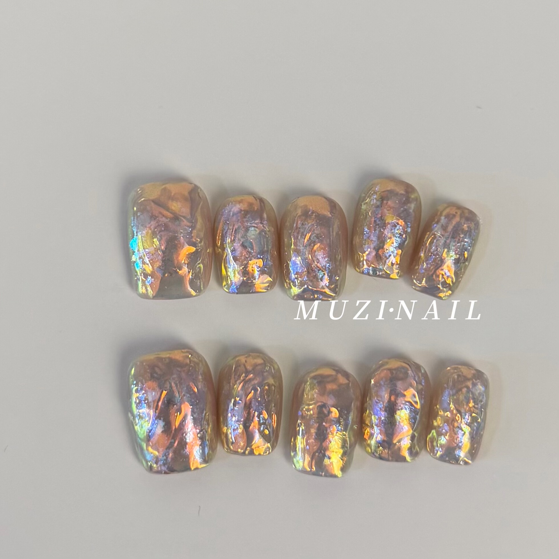 MUZINAIL·【雪山蜜桃】纯手工定制美甲海莉月光粉美甲爆闪轻奢
