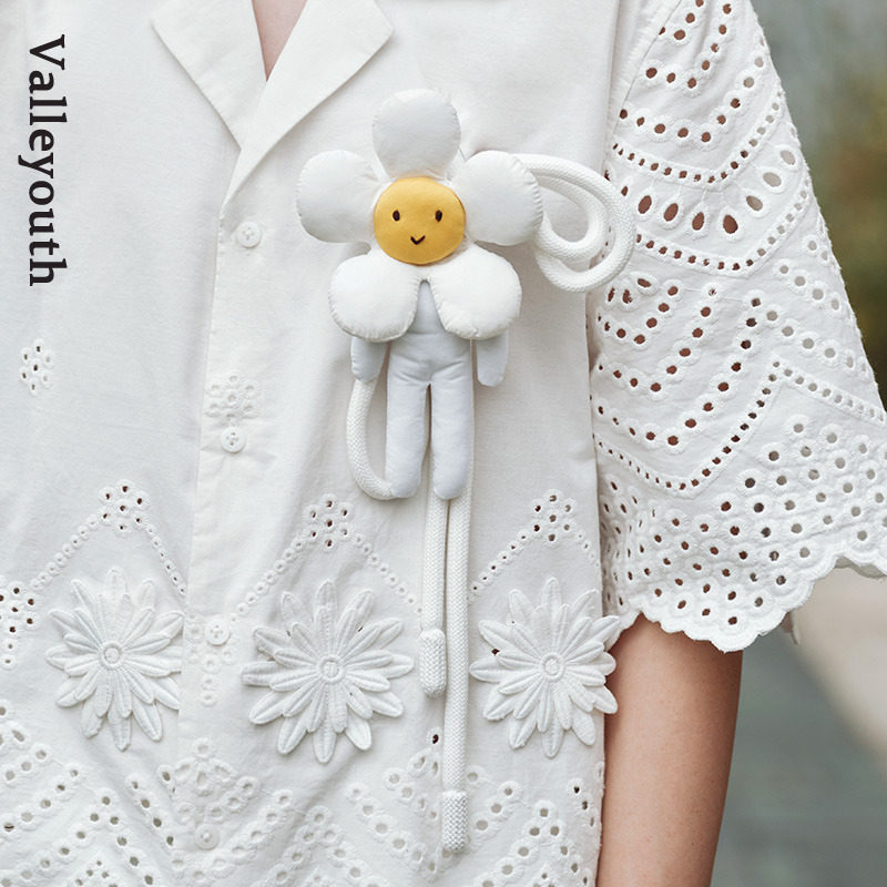 朵朵 手工立体趣味笑脸花朵玩偶胸针挂件 山谷少年男装设计