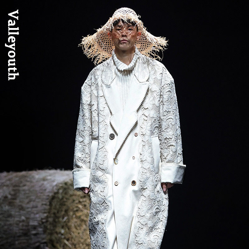 花穗 镂空卷草花纹拼接异形领棉麻落肩长款大衣 山谷少年男装设计