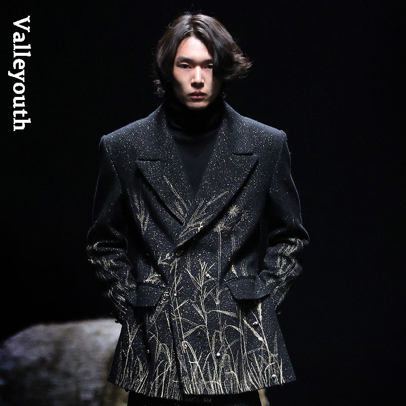 山谷少年植物刺绣异形扣西装