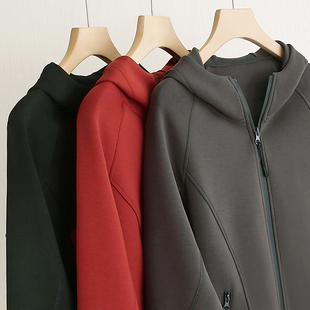 LU家 立体剪裁上身至少瘦10斤巨显瘦连帽卫衣短外套2024早春 版