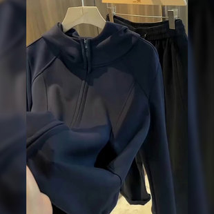 美式 上衣 简约气质百搭舒适休闲干练藏蓝色外套女2026早秋拉链长袖