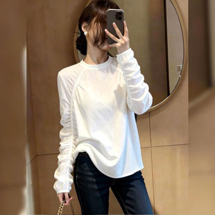松弛感高级感百搭休闲清冷褶皱白色上衣女2026早春日常打底衫长袖