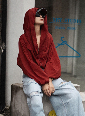 高级感超好看上衣超火韩系休闲户外运动红色薄款连帽防晒衣外套夏