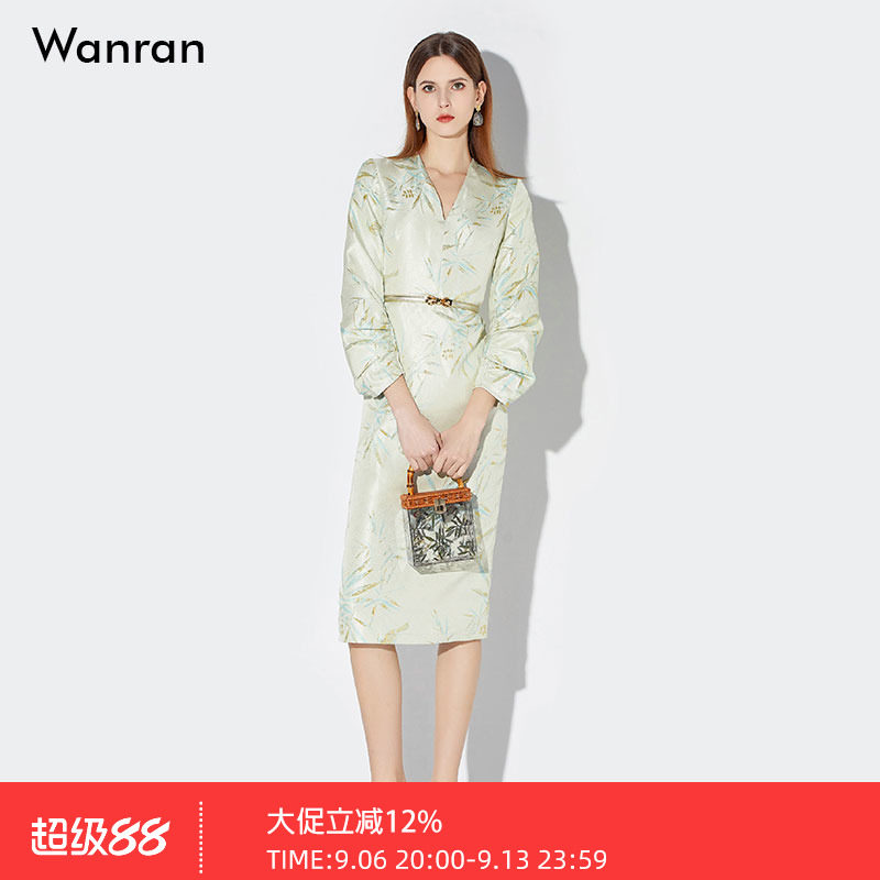 莞然秋季2026新款气质浅绿色修身收腰显瘦金线提花连衣裙长裙裙子