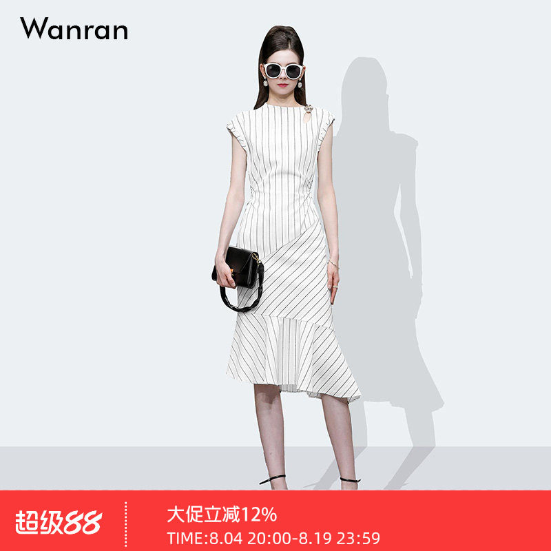2026夏季新款时尚法式设计感收腰荷叶边白色条纹连衣裙女装