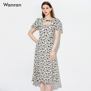 雪纺连衣裙女2026夏季新款碎花方领气质长裙子设计感小众显瘦女裙