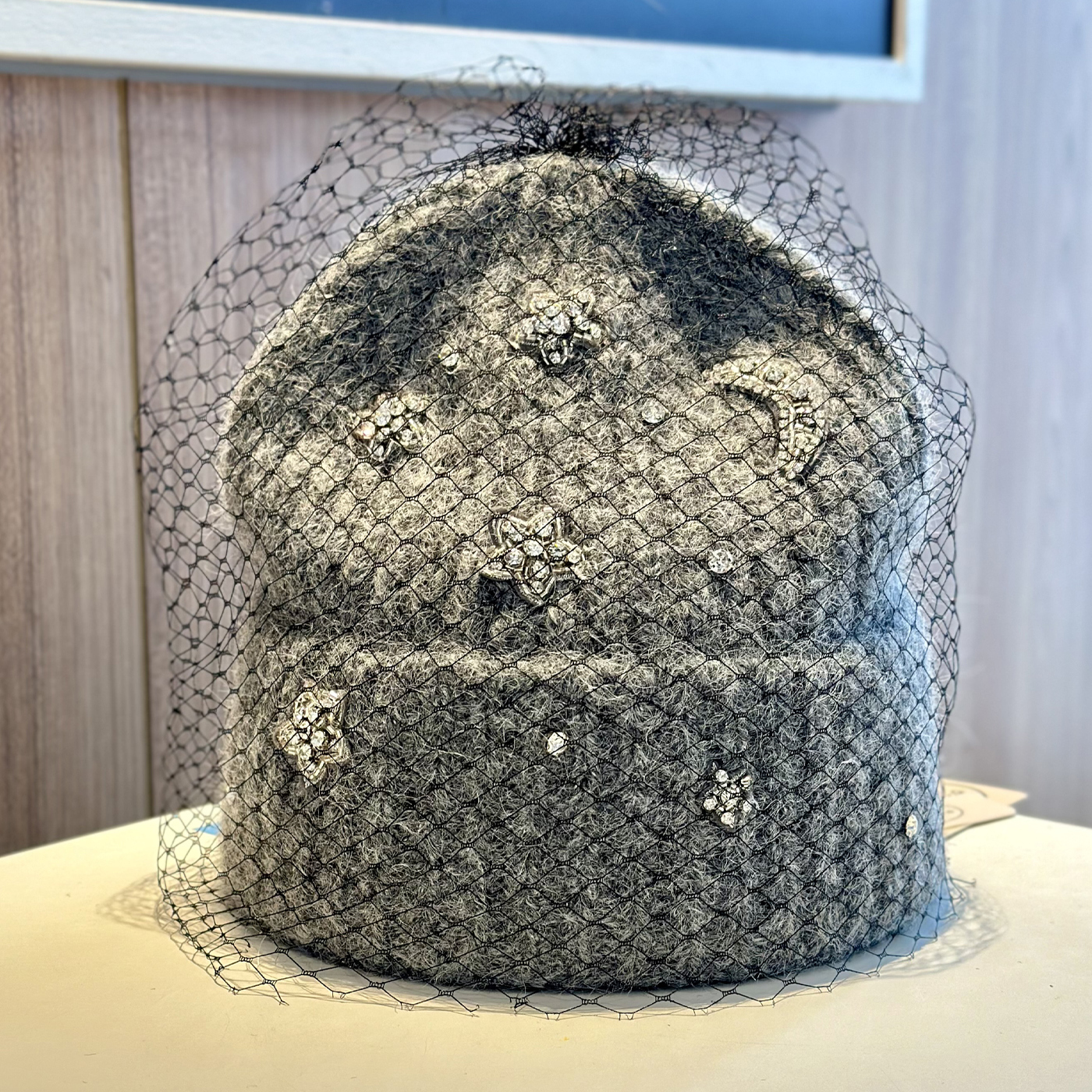 2025新款手工网纱钉珠花朵毛线帽子女秋冬季保暖护耳名媛风针织帽