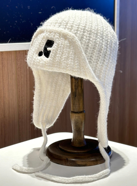 2025新款秋冬保暖护耳针织帽子女百搭系带帽防寒刺绣毛线帽情侣