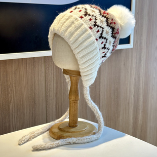 2025新款民族风毛球针织帽子女秋冬保暖护耳双层加绒加厚毛线帽