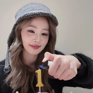 白鹿同款灰色飞行帽子女冬季保暖护耳双面戴显脸小羊羔绒雷锋帽