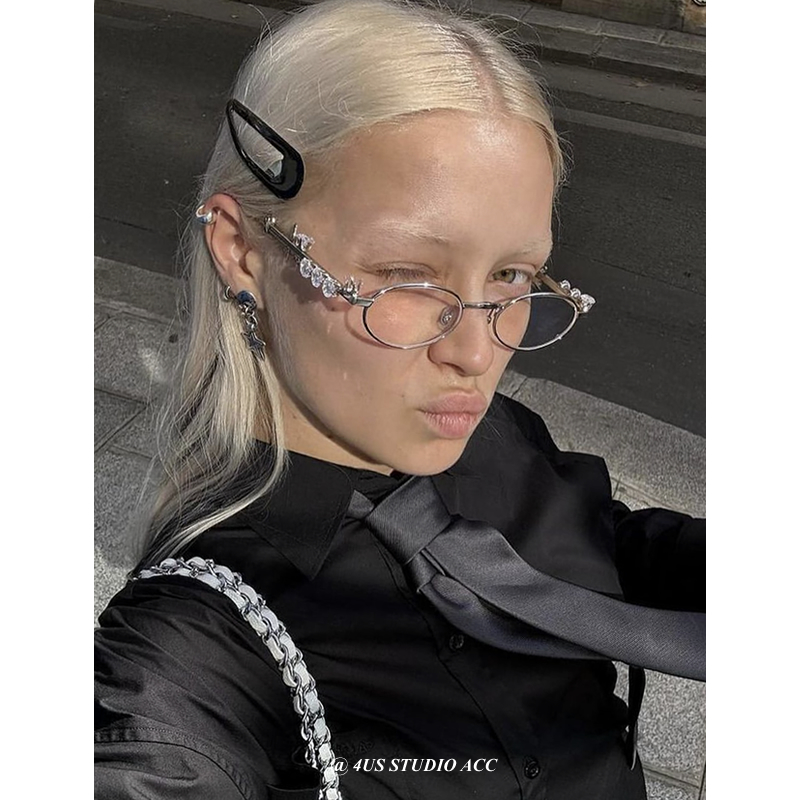 时髦镶钻高级感椭圆形眼镜女2024新款素颜装饰平光镜显脸小太阳镜