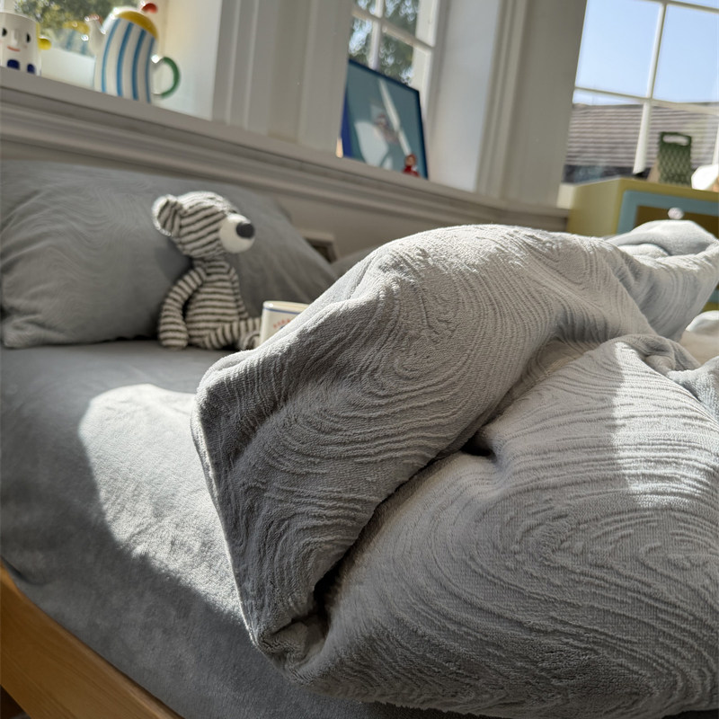 ins北欧简约保暖加厚雕花绒牛奶绒灰色波纹四件套珊瑚绒1.5m1.8米