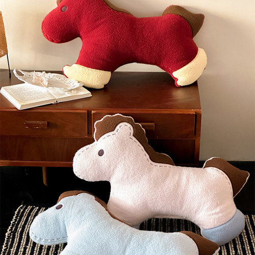 创意卡通幸运小马抱枕靠枕红粉蓝
