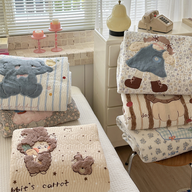 牛奶绒贴布绣超柔软床盖三件套