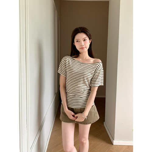 松弛慵懒设计感斜肩条纹收腰T恤