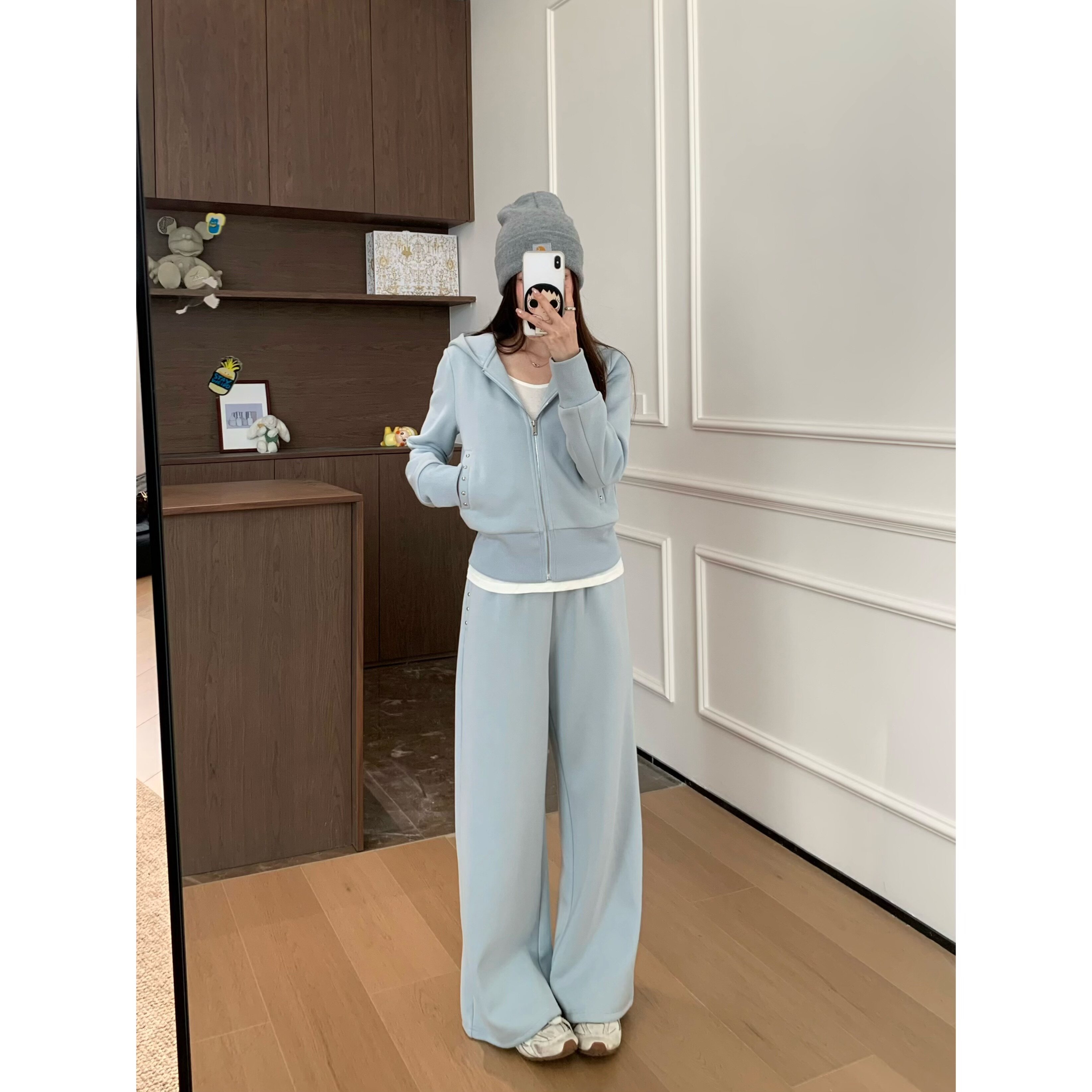 Viiwen Creamgirl 清透baby蓝显瘦铆钉连帽卫衣+休闲裤早秋套组