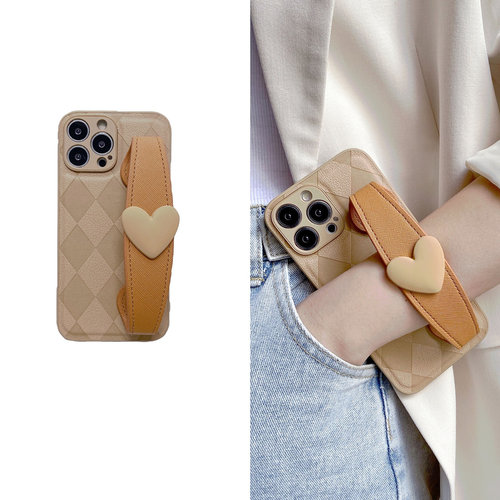 适用苹果14手机壳13高级感防摔16pro保护套iphon15promax复古风菱格爱心腕带支架plus全包软壳12斜挎挂绳11女