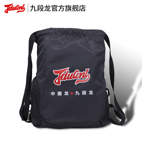 小身形大容量，可放手机、钱包、水杯、拳套