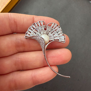 简约通勤风气质不规则银杏叶天然淡水珍珠别针胸针