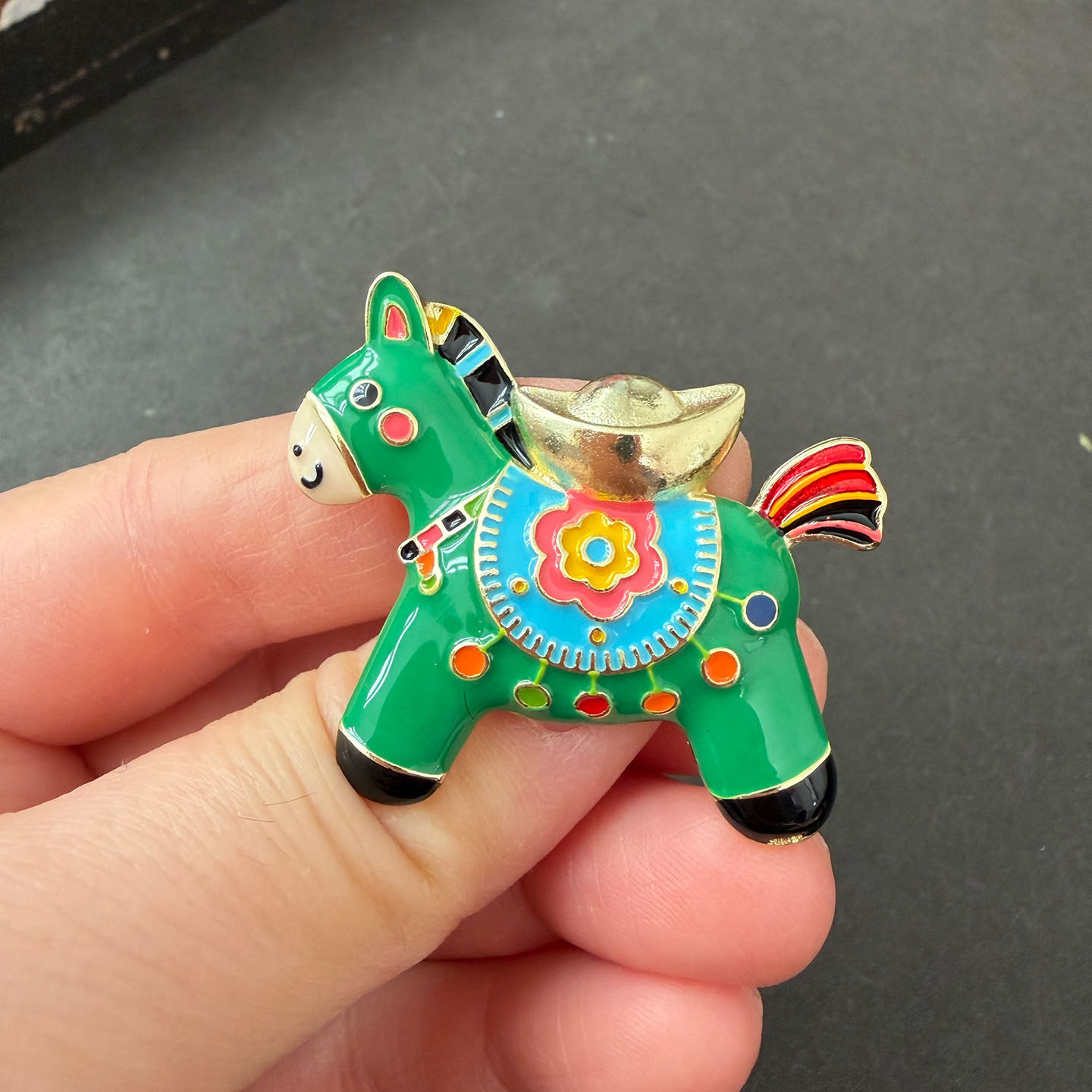 中式风马上有钱生肖马卡通造型别针胸针