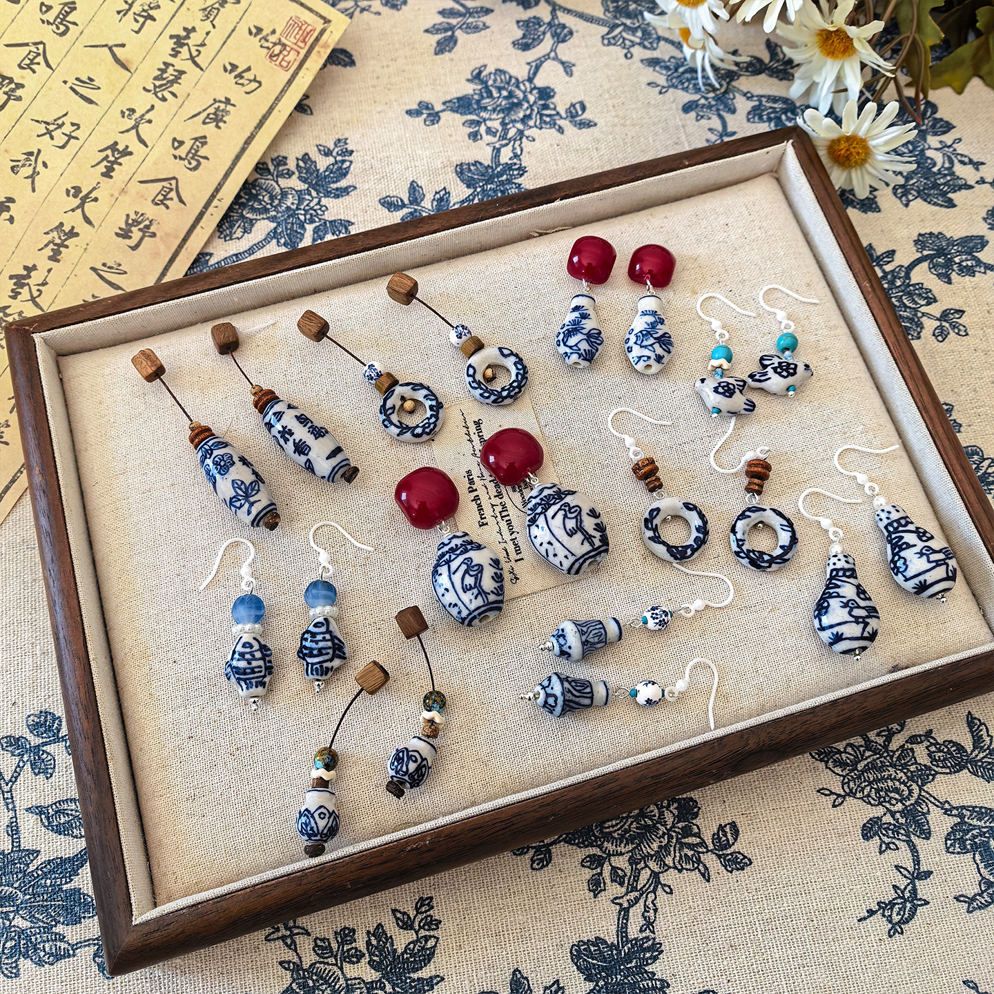 原创手绘青花瓷耳环小众设计感复古民族风新中式生物瓷耳钉防过敏