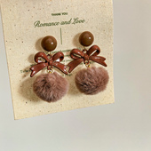 2025秋冬新款 美拉德色系蝴蝶结毛球耳环时尚 通勤生物瓷耳钉防过敏