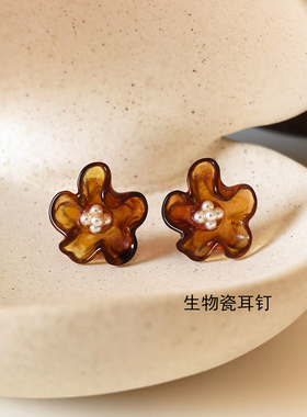轻奢高级感琥珀色仿珍珠耳环