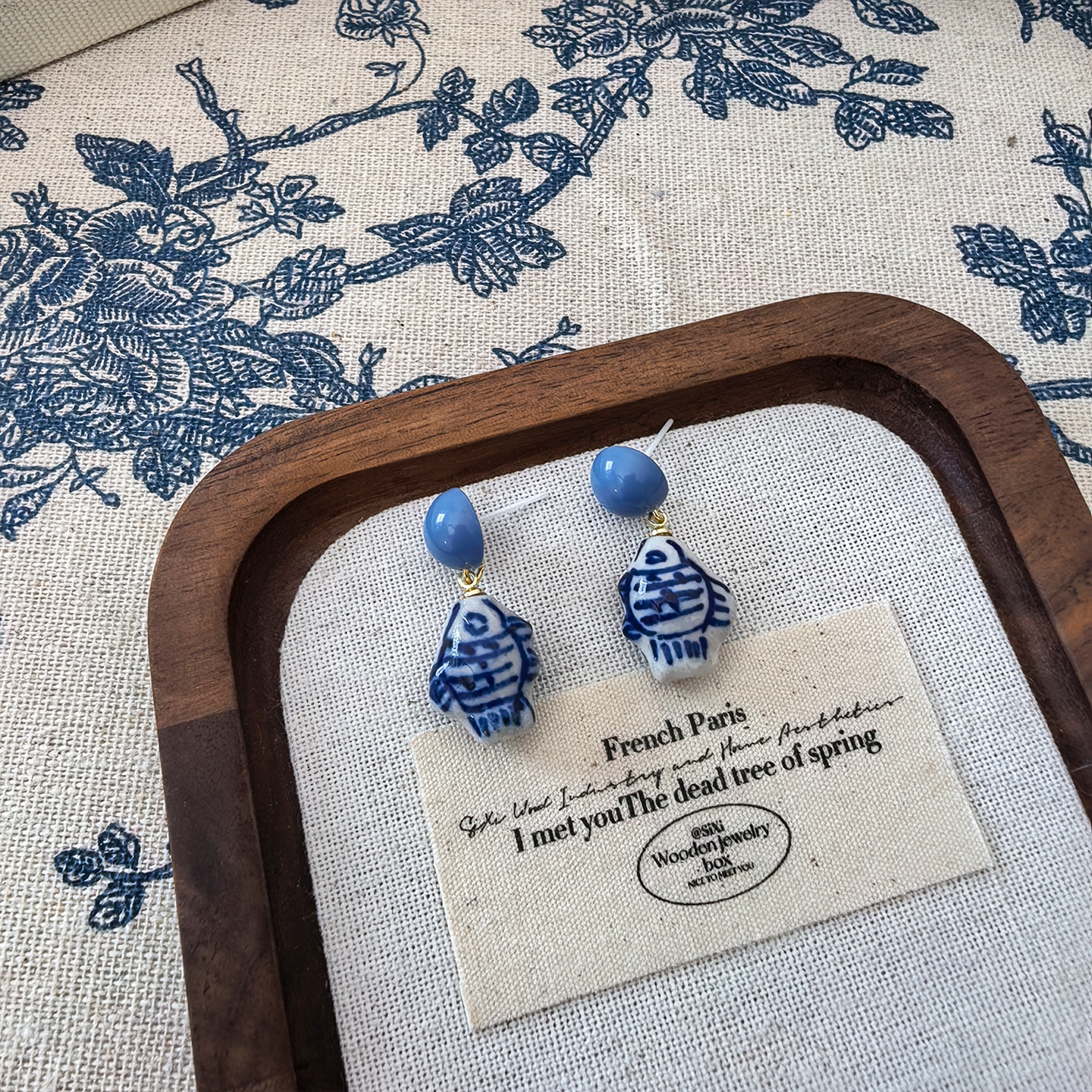 原创设计中国风青花瓷耳环新中式复古蓝色陶瓷小鱼生物瓷耳钉耳饰