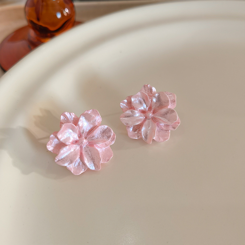 粉色山茶花生物瓷耳钉