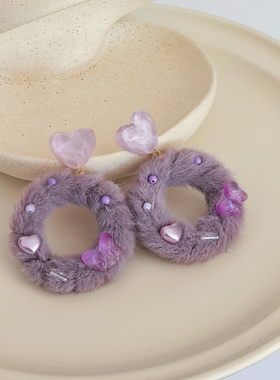 适合冬天戴的紫色毛绒圆圈耳环女独特设计感生物瓷耳钉防过敏耳夹