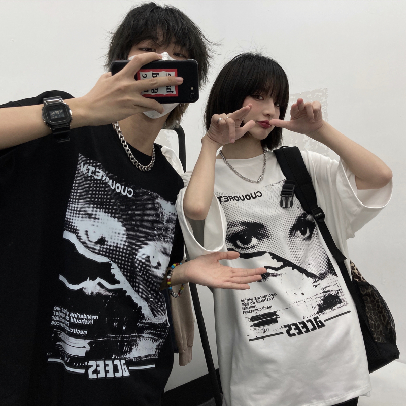 Harajuku ins retro portrait printing loose casual casual casual couple short sleeve t-shirt men and women fashion