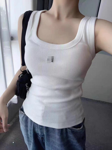 M0 金属章弹力棉螺纹肌理U领背心