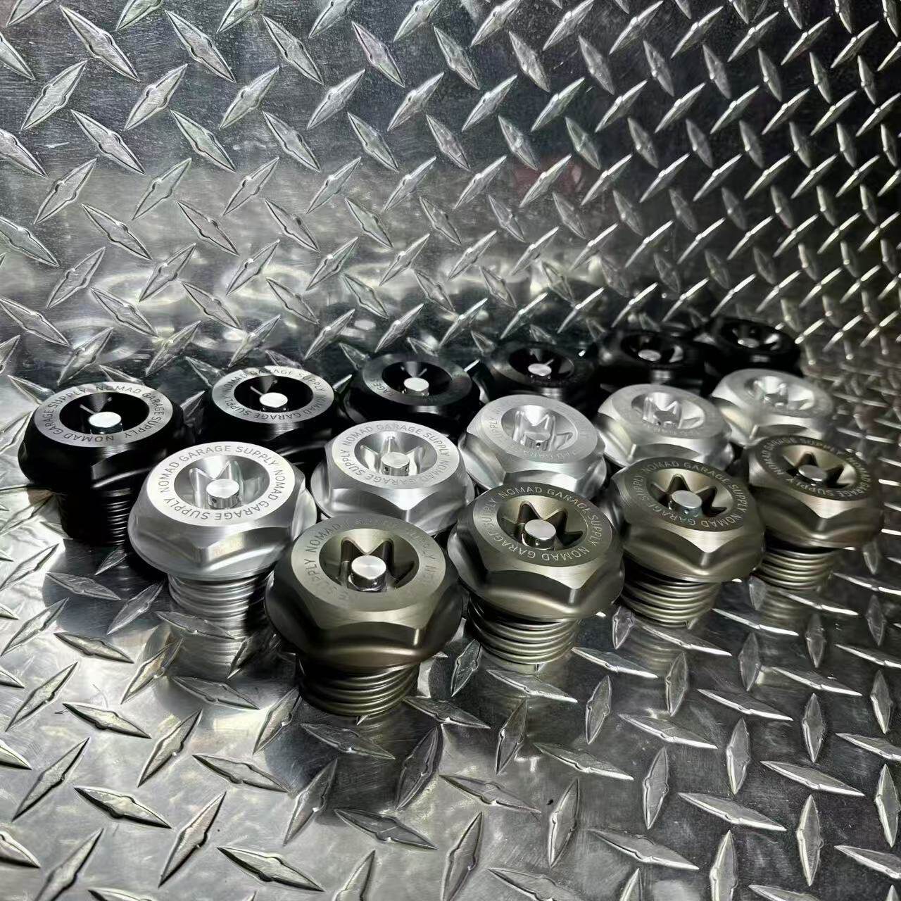 哈雷改装油箱盖透气燃油蒸汽释放883街霸1200肥仔路威st滑翔双灯