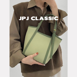 jpjclassic2022早春新款 水桶包女单肩斜挎菜篮子腋下通勤包托特包