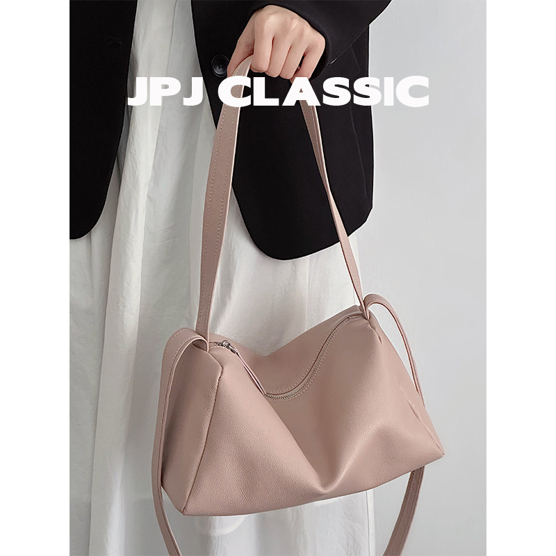 jpjclassic头层牛皮波士顿枕头包休闲慵懒风单肩斜挎通勤腋下软包