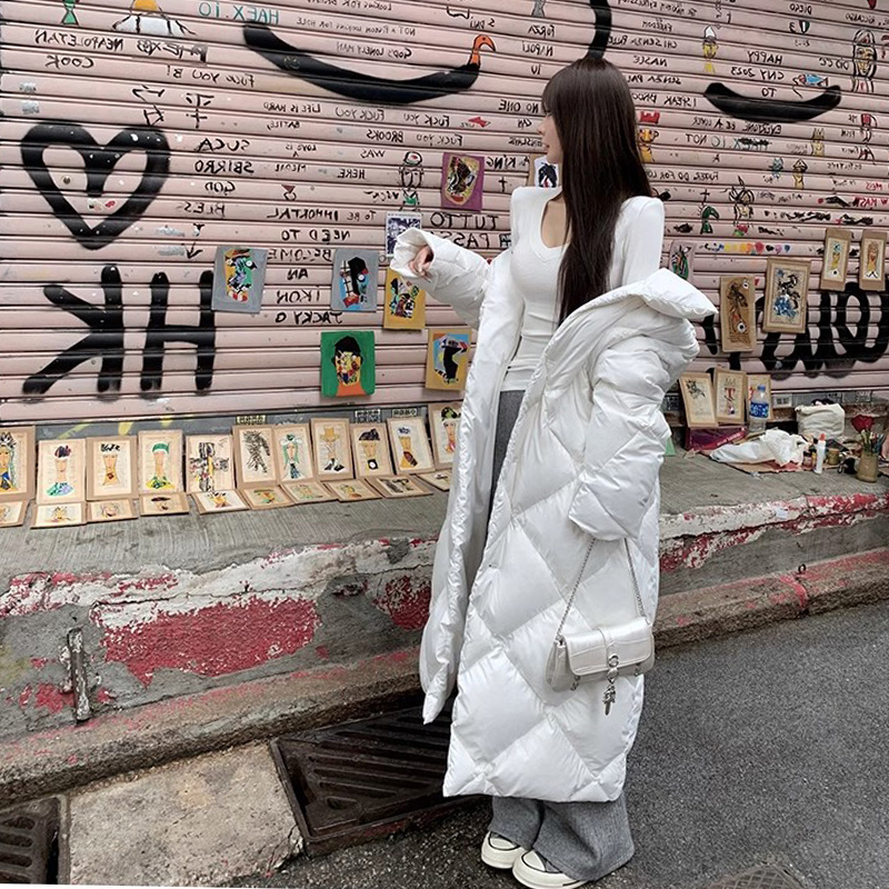 简约中长款立领菱格绗线羽绒服女