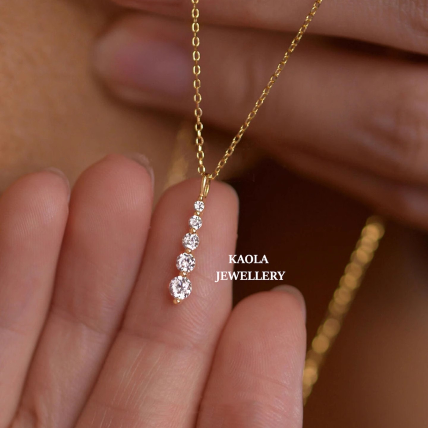 一字排钻流苏项链五颗钻石