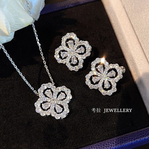 四叶草花形满钻项链白金纯银