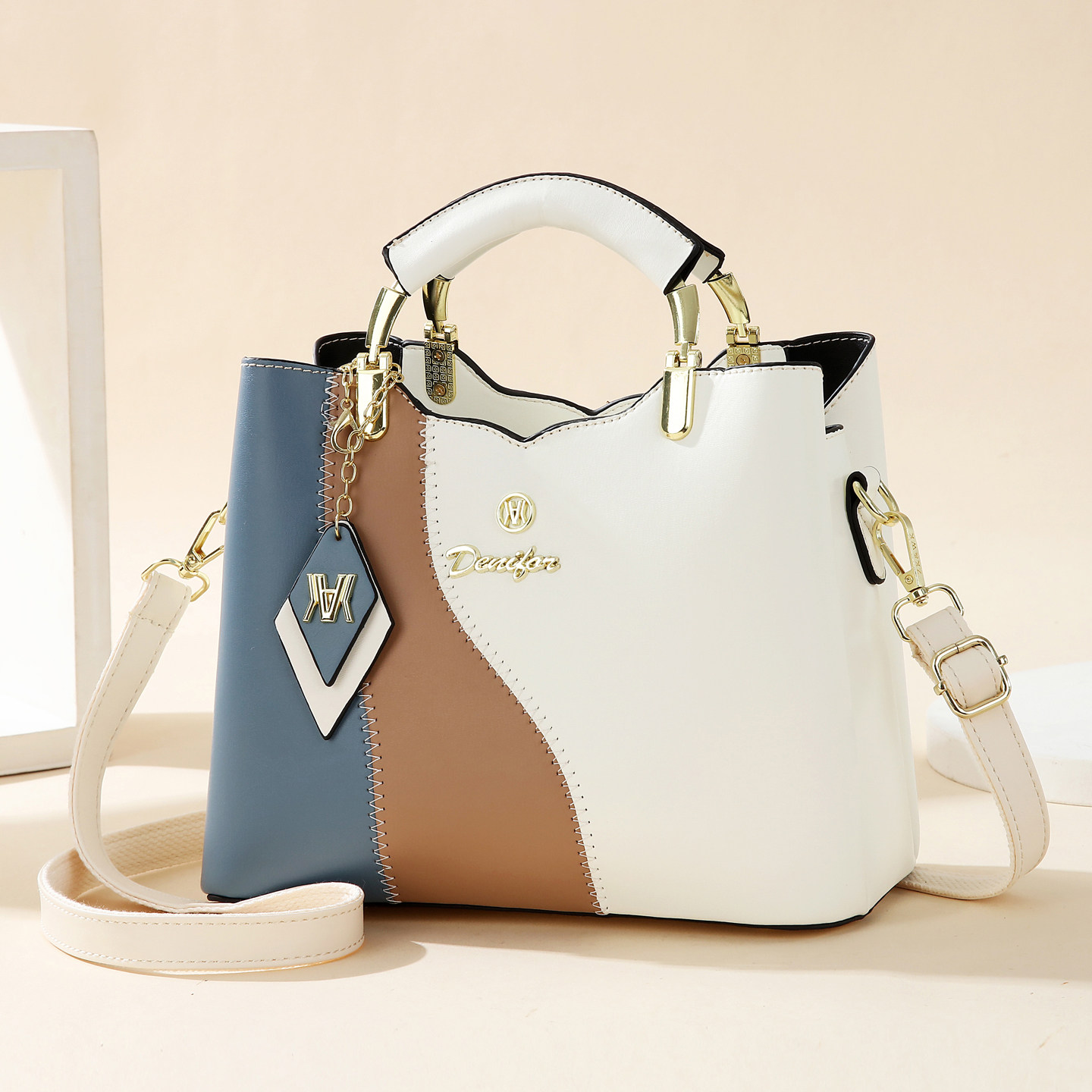 高级感女士小包包2026新款撞色斜挎包百搭洋气小方包单肩手提女包