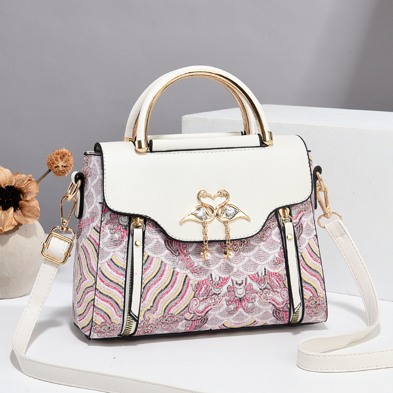 狮岭包包2025原产地工厂店新款白沟女软皮手提高级感斜挎包小方包