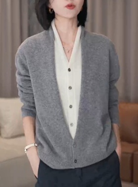 假两件套设计V领长袖女士开衫2025秋季减龄风格大尺寸胖毫米宽松