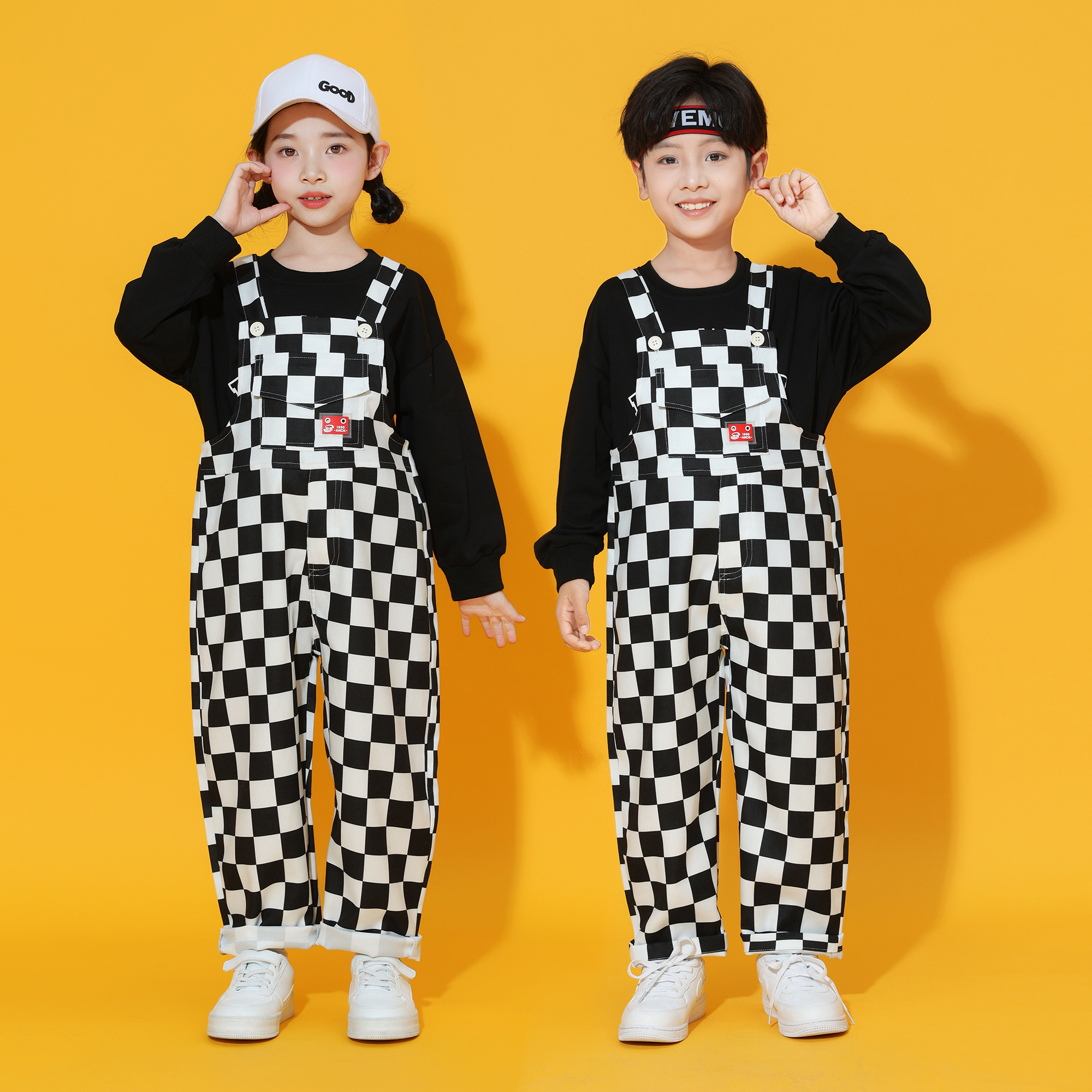 2024秋冬季新款黑色格子儿童背带长裤街舞演出套装运动会舞蹈服装